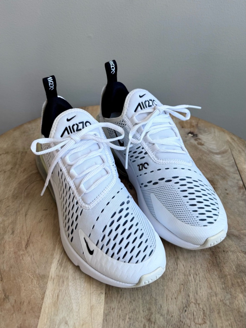 Women's Nike Air Max 270 Size 11.5 Sneakers White/Black/White (AH6789 100) - Picture 4 of 12